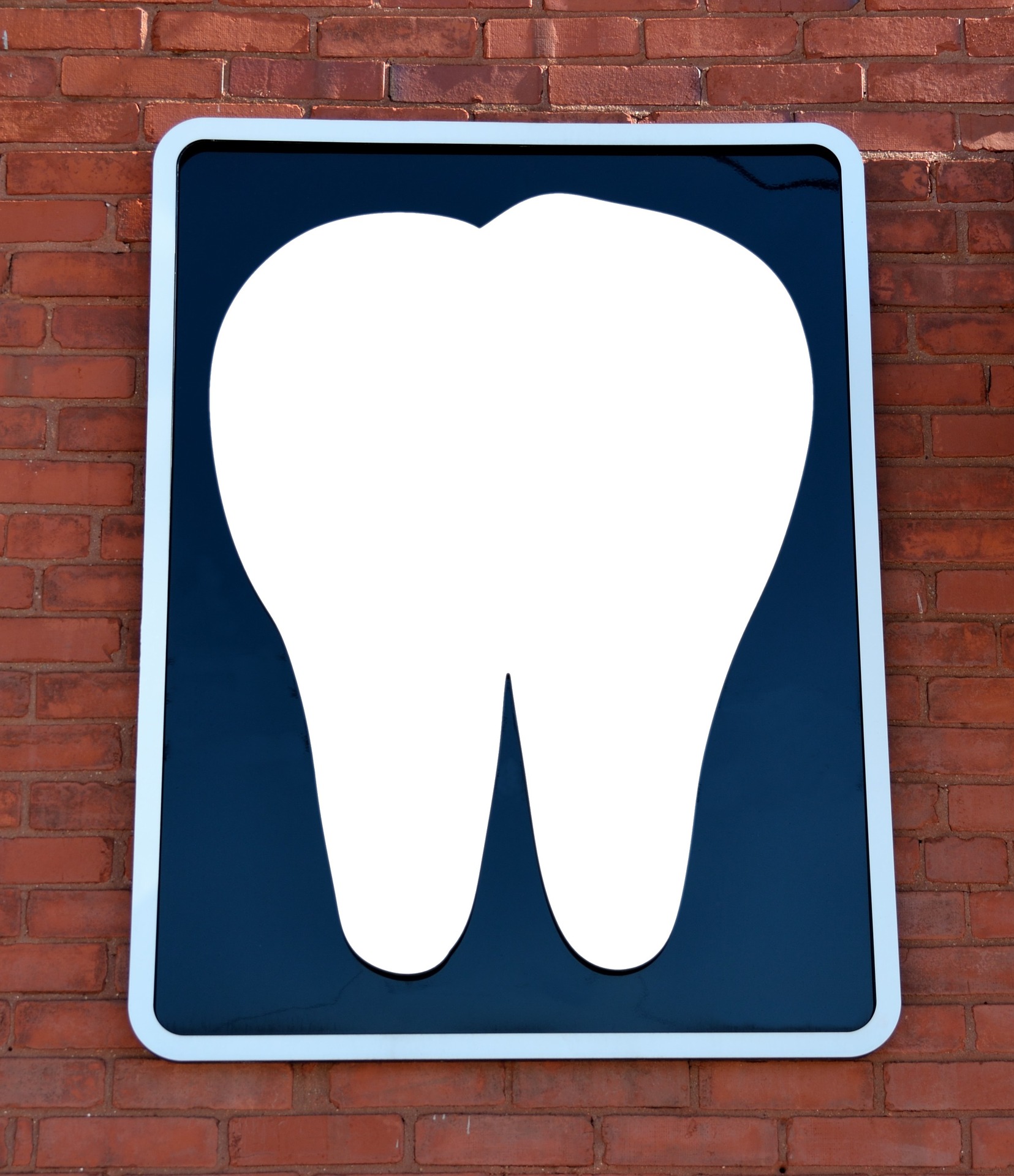 Qué son y cómo prevenir las manchas blancas en los dientes
